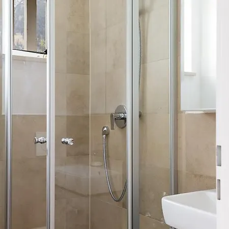 Apartmanhotel Alpenhof Garnihotel & 3*