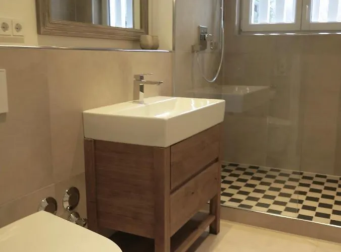 מלון דירות Alpenhof Garnihotel & 3*